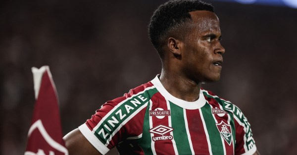 Fluminense perde para o Cruzeiro, novo líder do Campeonato Brasileiro
